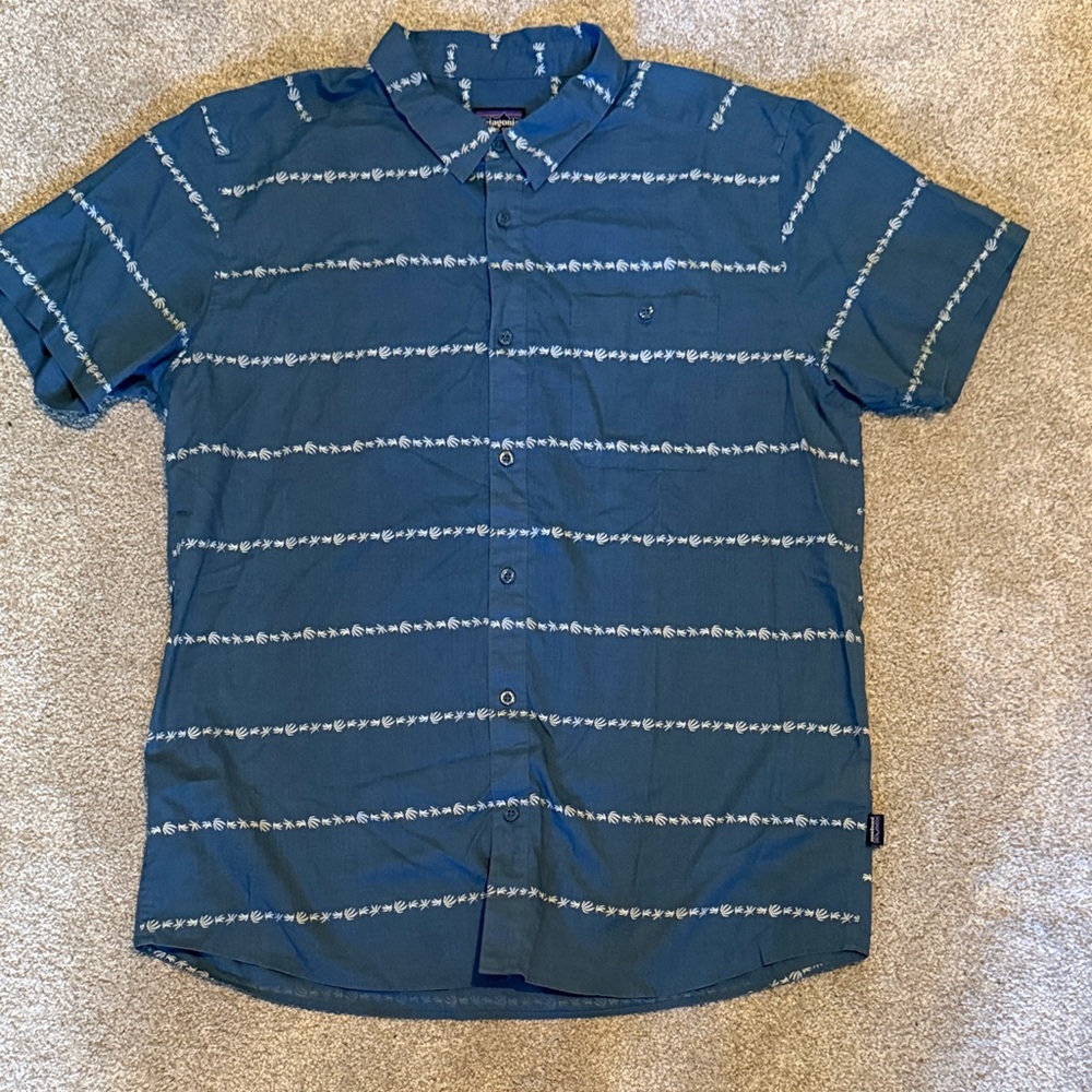 Patagonia Men's XL 100% Organic Cotton Short-Sleeve Blue Striped Button-Up Shirt
